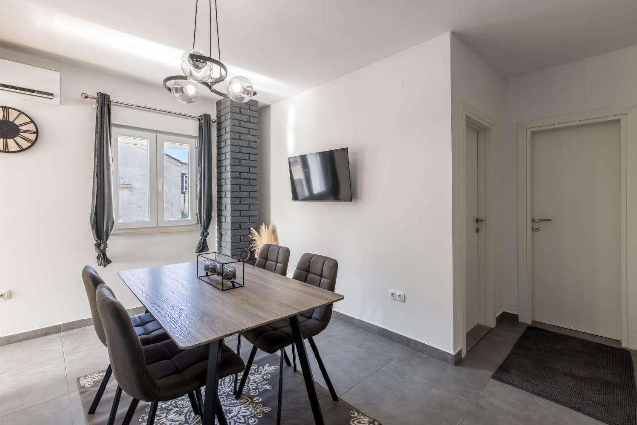 Mala Kate Apartments Kaštela Kültér fotó